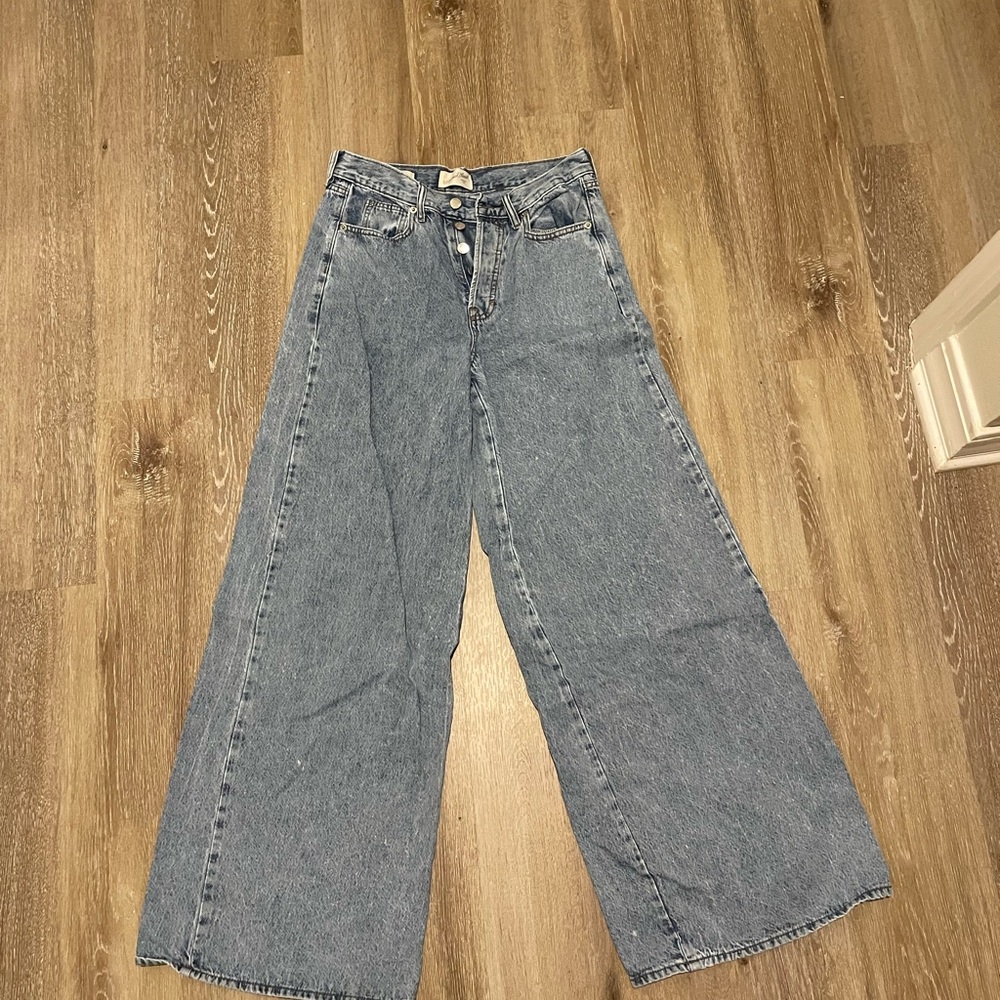 Universal Thread button fly wide leg jeans